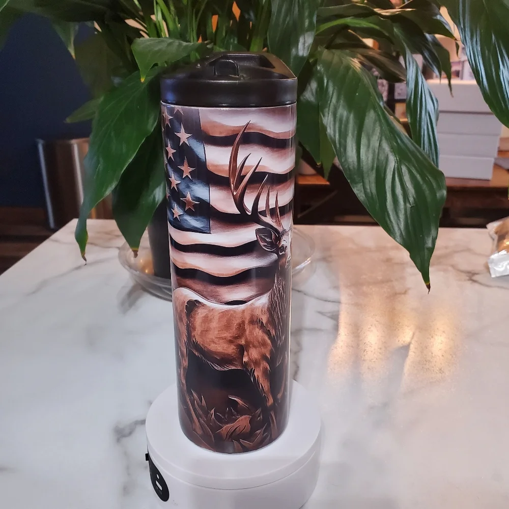 3D Deer with American Flag 20oz Tumbler with duo lids 🎉sale